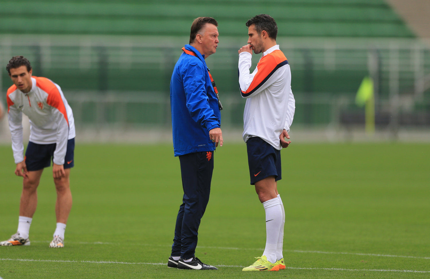 九游体育包含从里程碑夜布莱顿刷新队史纪录到拉齐奥围绕荷甲队长鼓劲，风云突变深圳男篮今夜临场应变的词条